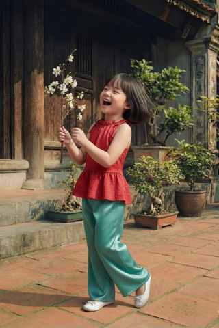 Set đồ yếm bé gái NU NA vải lụa Rabity 904.013