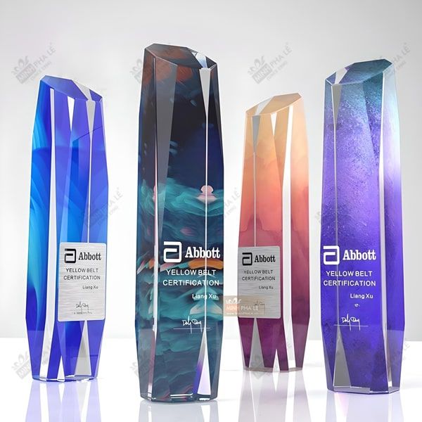 Cúp vinh danh pha lê in màu đa sắc CB012-02