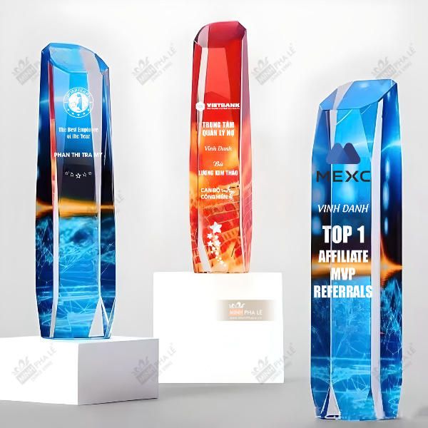 Cúp vinh danh pha lê in màu đa sắc CB012