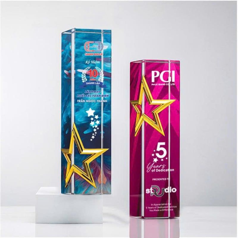 Cúp vinh danh quản lý xuất sắc CB040