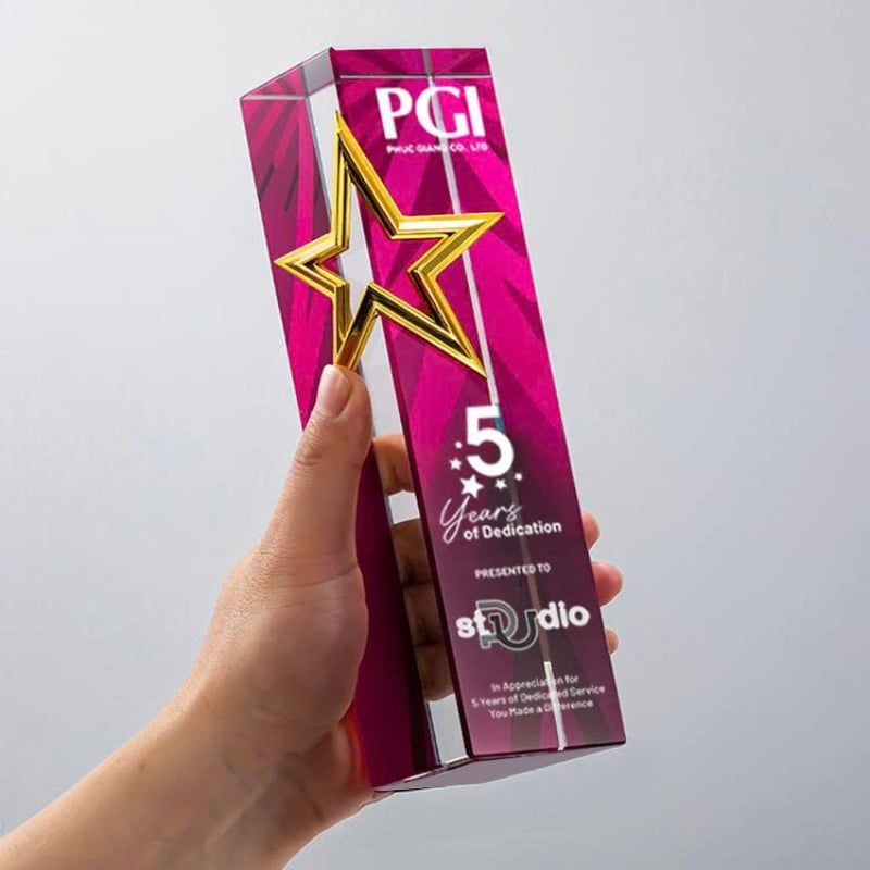 Cúp vinh danh quản lý xuất sắc CB040