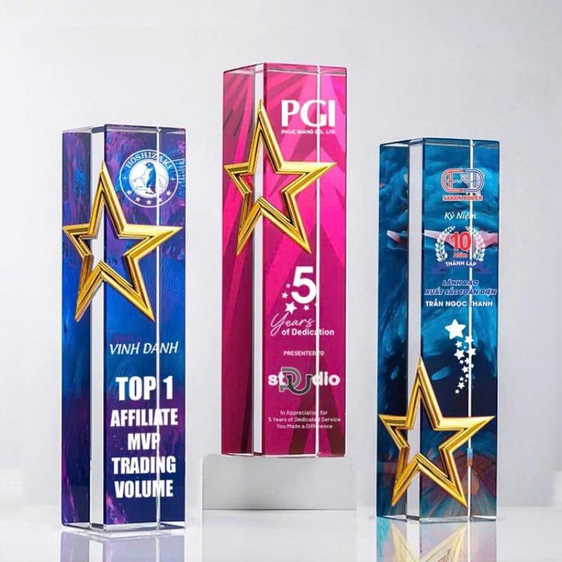 Cúp vinh danh quản lý xuất sắc CB040