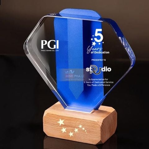 Cúp vinh danh pha lê hợp kim đế gỗ VG80