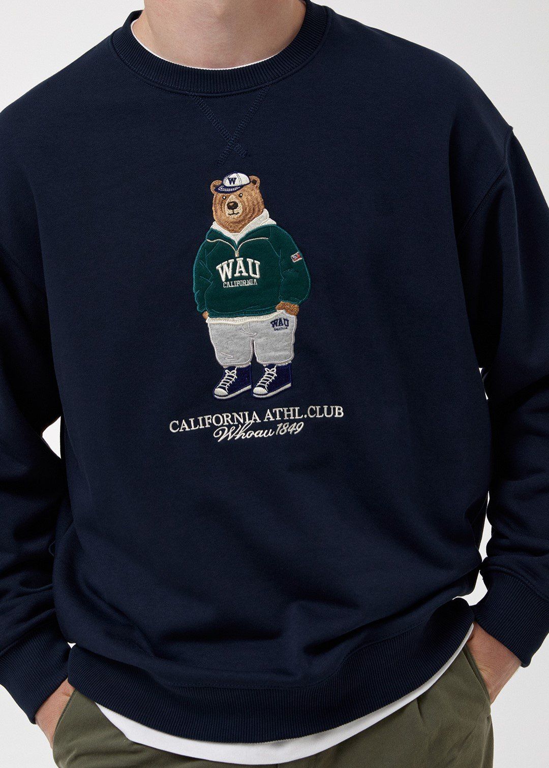  Áo Sweater WHOAU [Unisex] - Steve Patch Sweatshirt - WHMWF3922U 