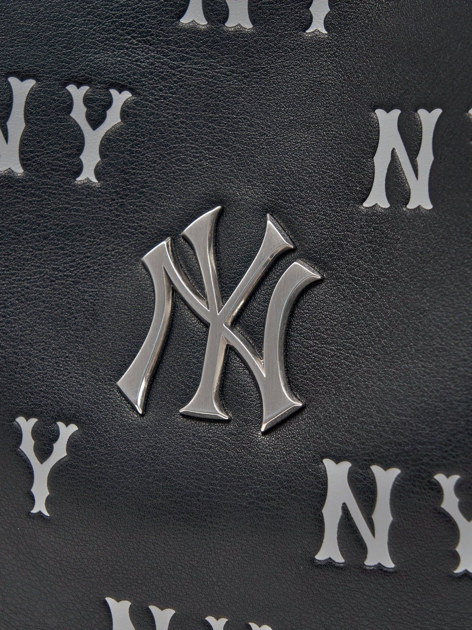  Túi Xách MLB - Classic Monogram Embossed Bucket Bag New York Yankees - 3ABMME16N-50BKS 