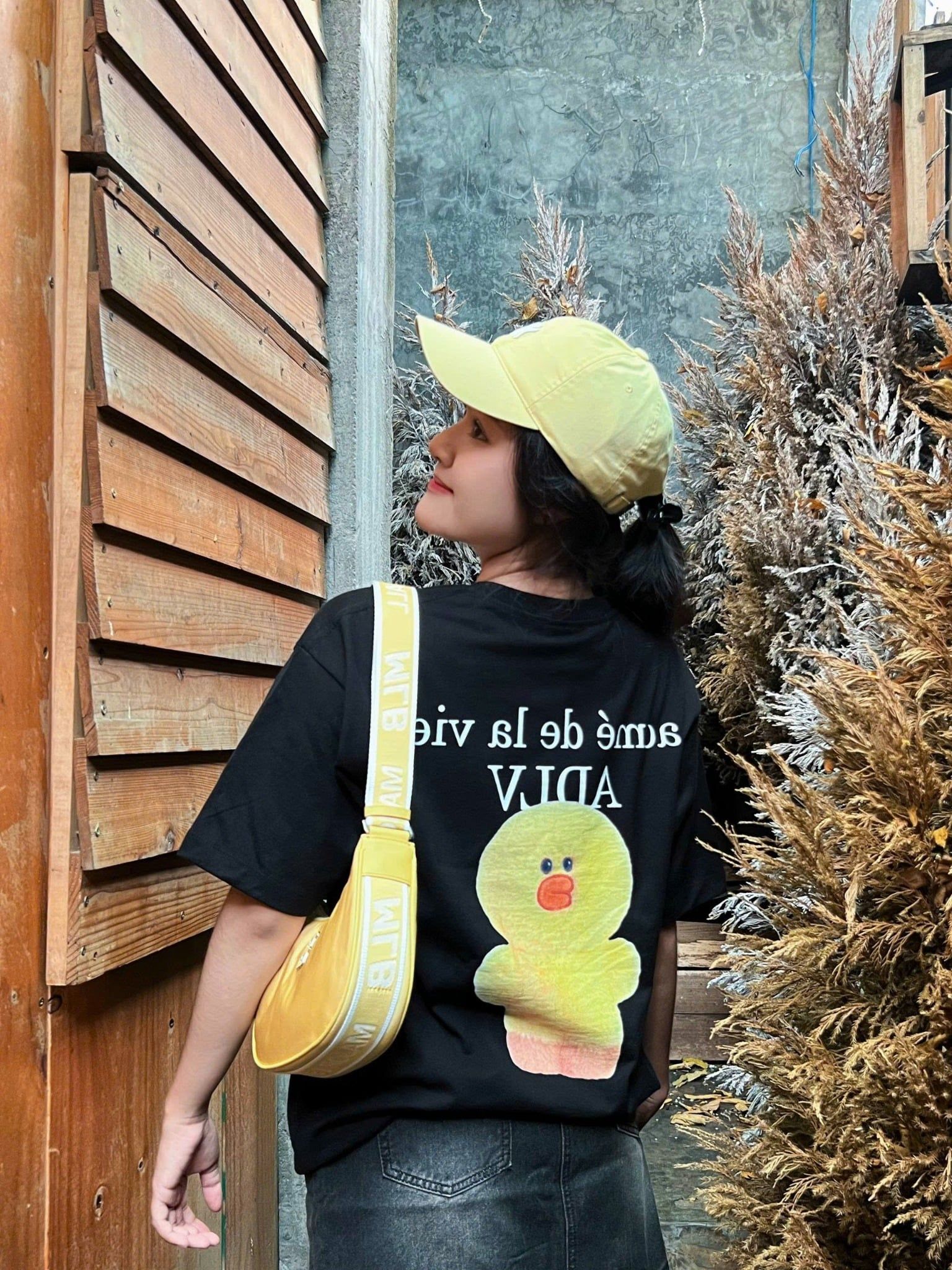  Áo thun ADLV - Acmé de la vie Basic Logo With Line Friends Black 
