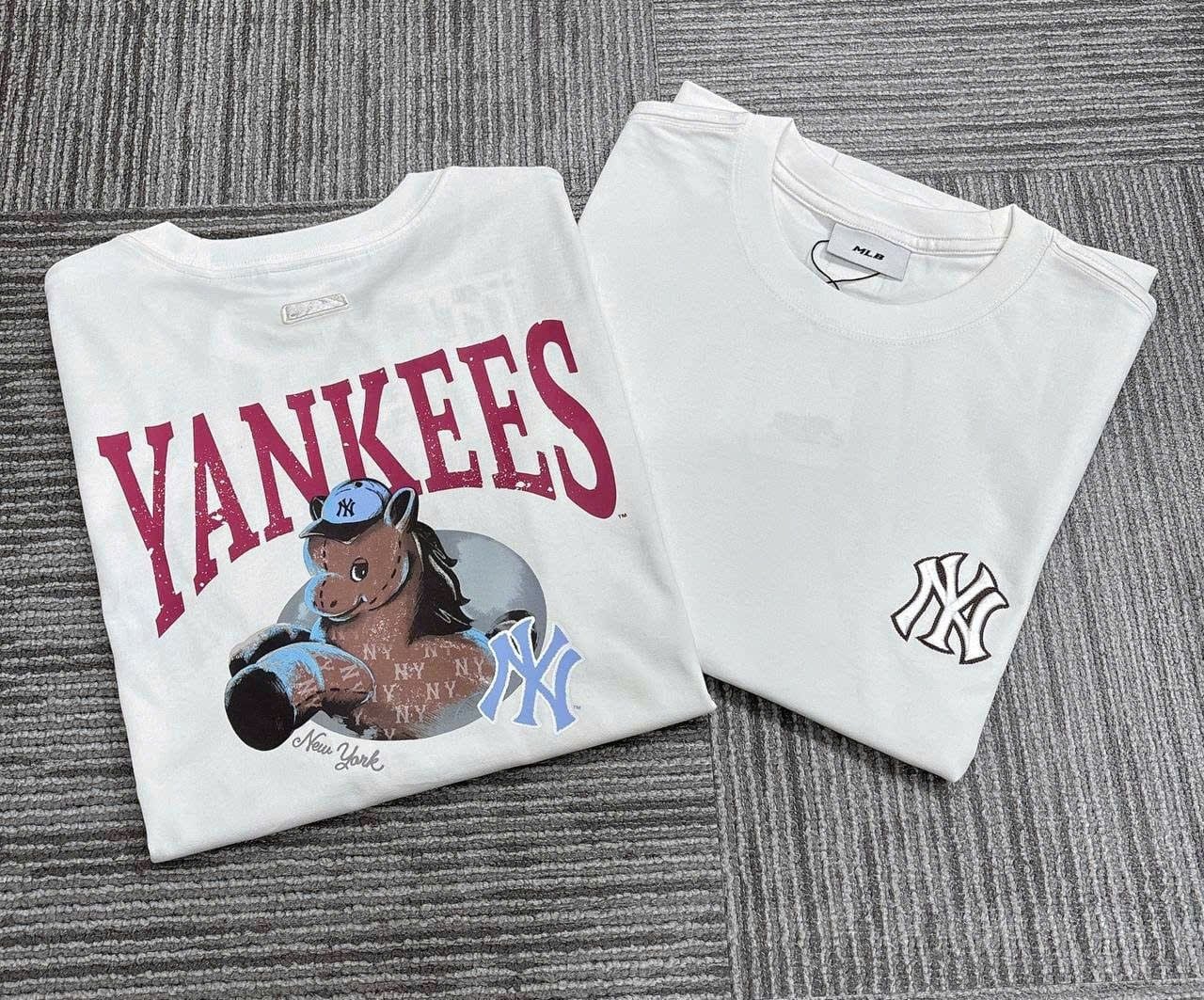  Áo thun [Unisex] MLB - New Year's Horse Graphic Short Sleeve T-Shirt NY - 3ATSQ0161-50IVS 