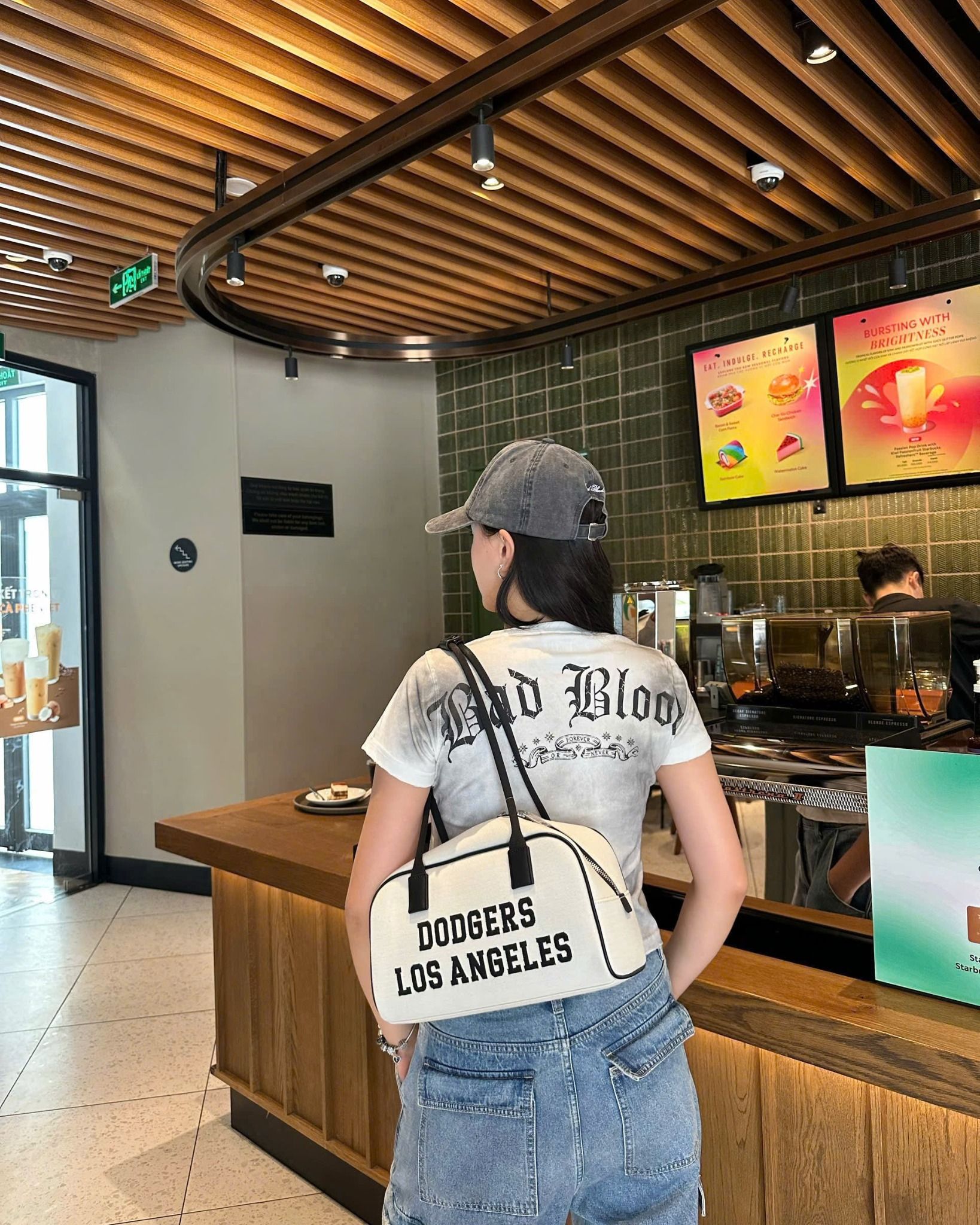  Áo Thun [Unisex] Badblood - [w-tee25-043] Crack Print T-shirt White 