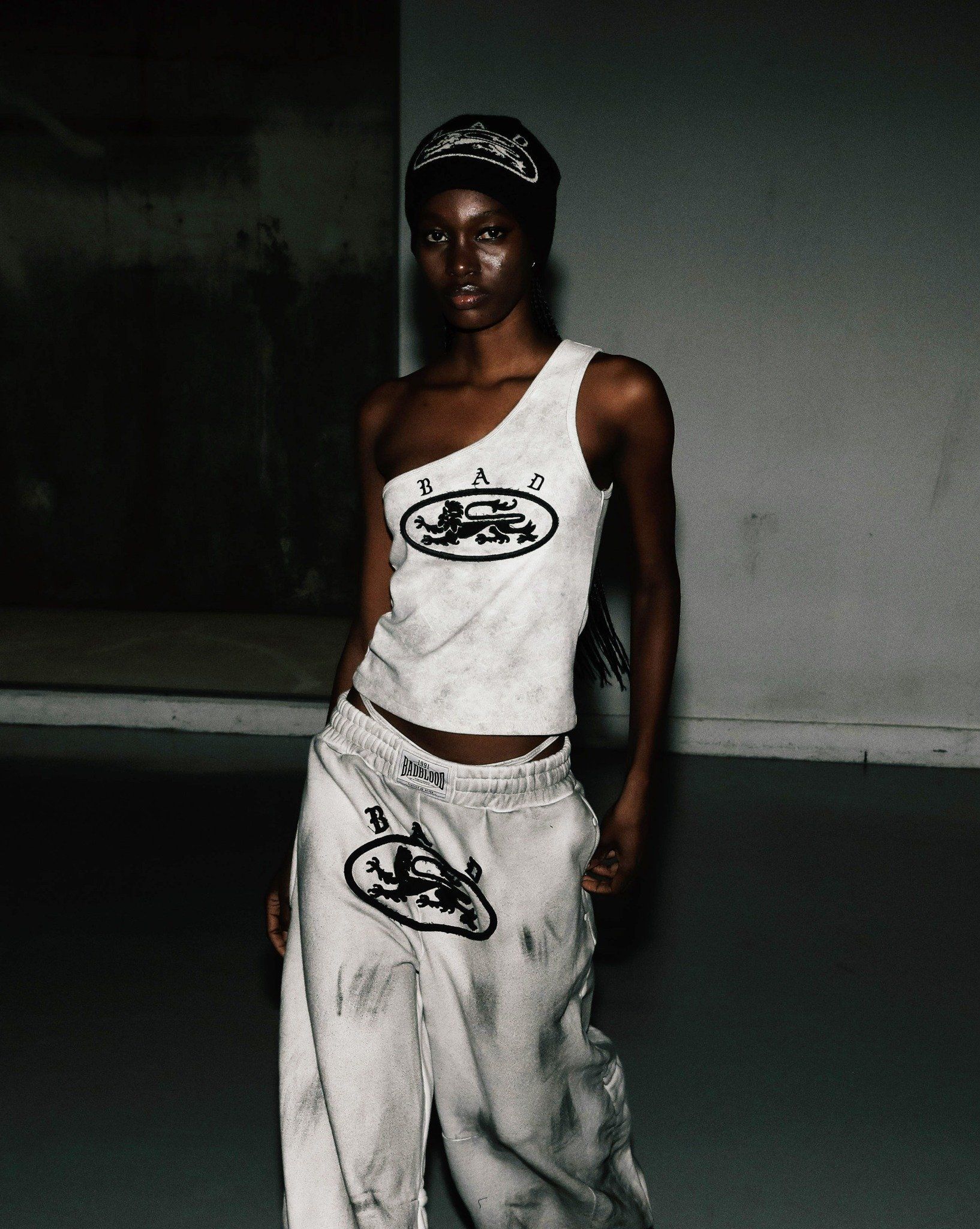  Áo Croptop [Nữ] Badblood - [w-tnk25-022] Ryan Patch One Shoulder Tank Washed White 