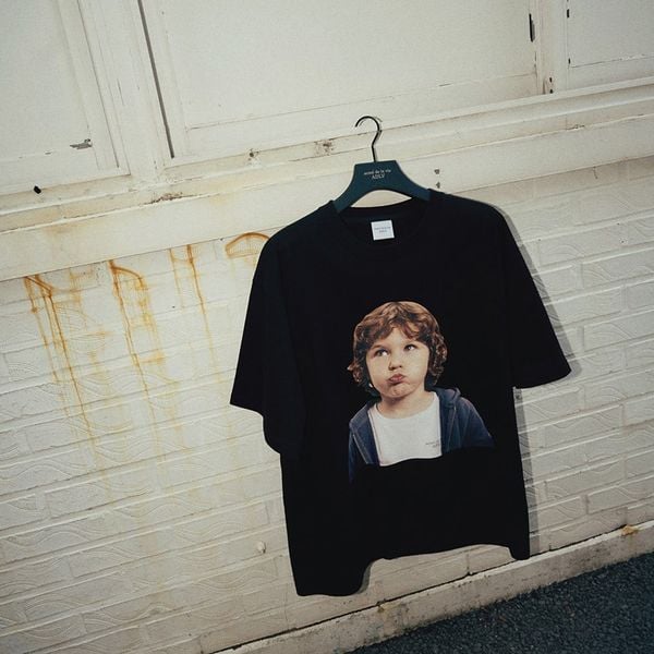 Áo thun ADLV [Unisex] - Acmédelavie Curly Hair Baby Face