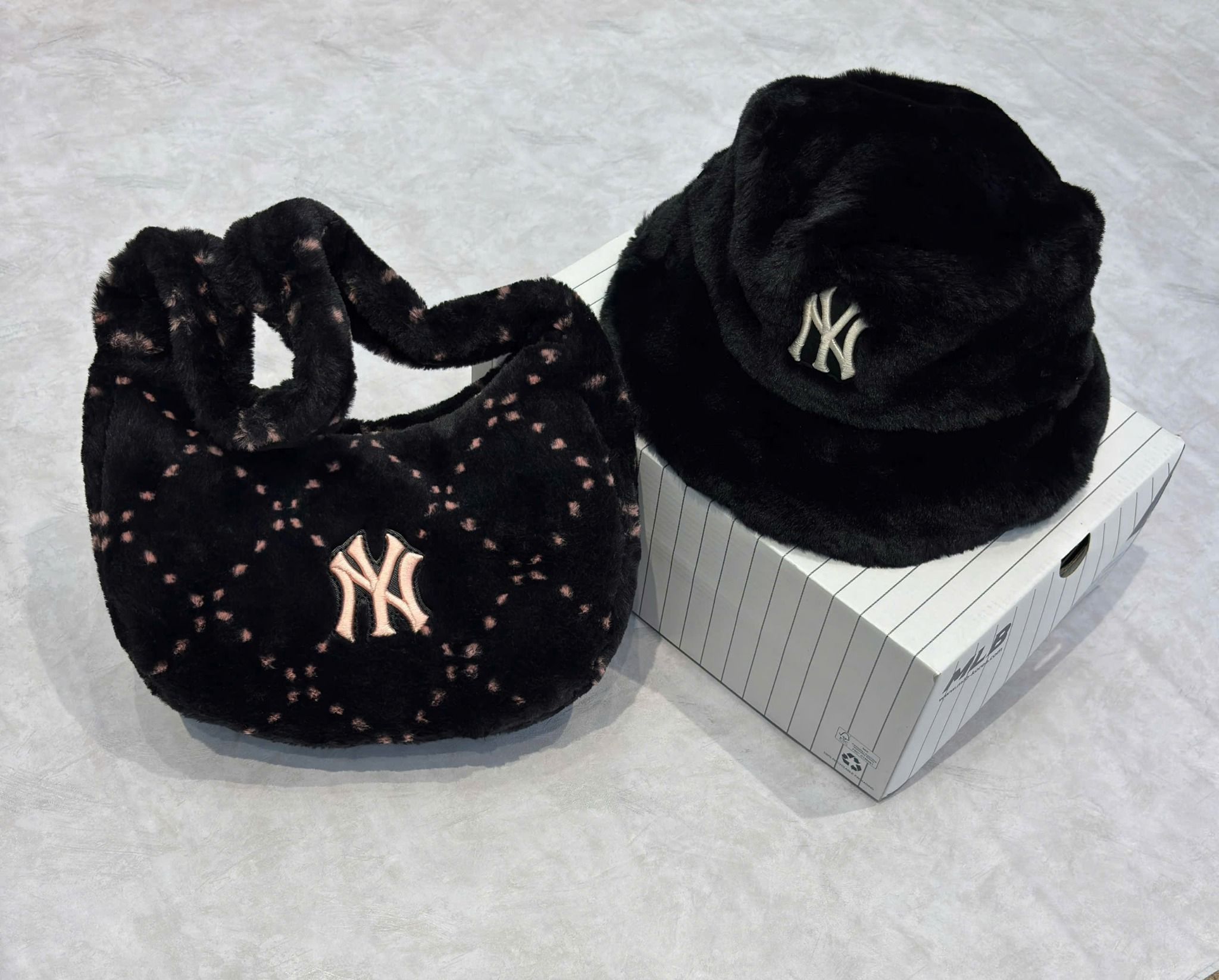  Nón Bucket MLB - Fur New York Yankees - 3AHTF0936-50BKS 