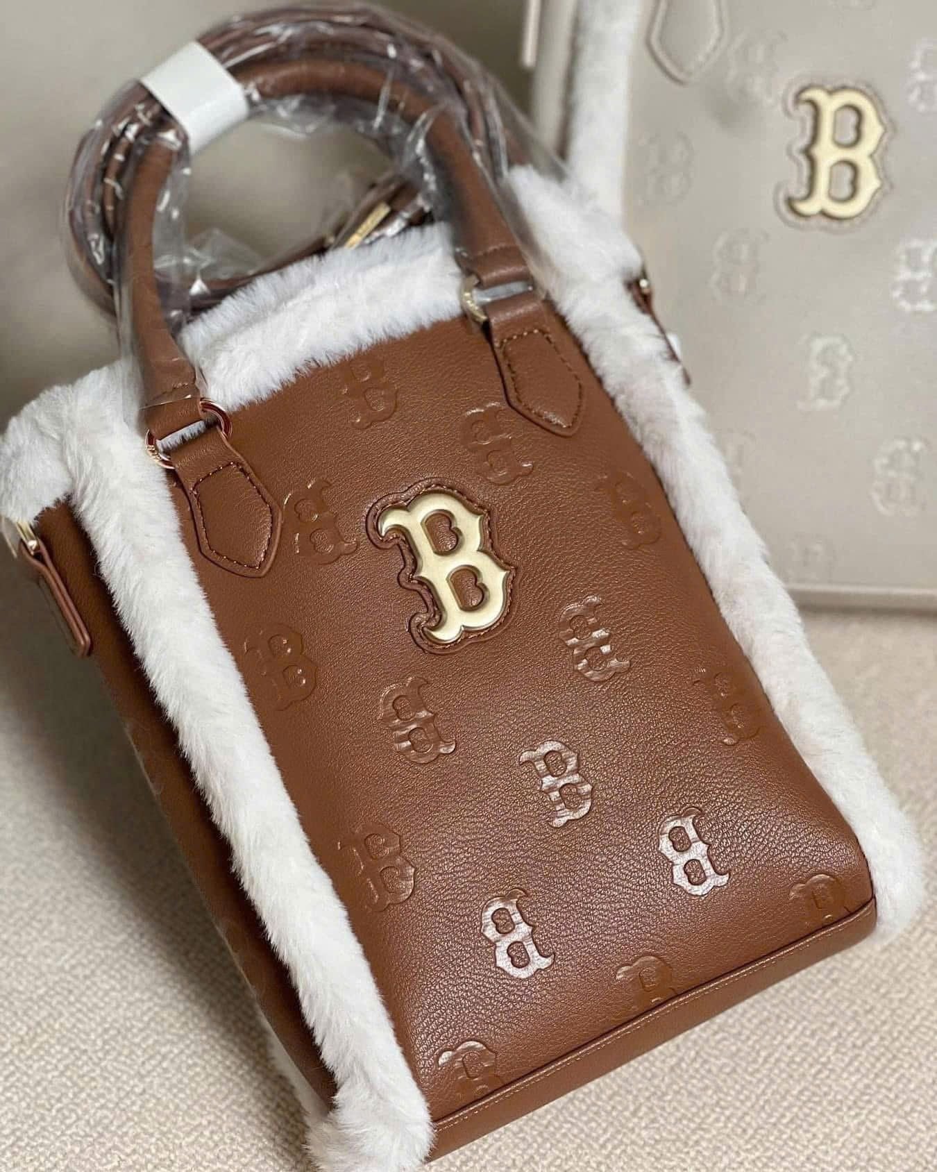  Túi Phone MLB - Classic Monogram PU Embossed Mini Boston Brown - 7ACRM0946-43CAS 
