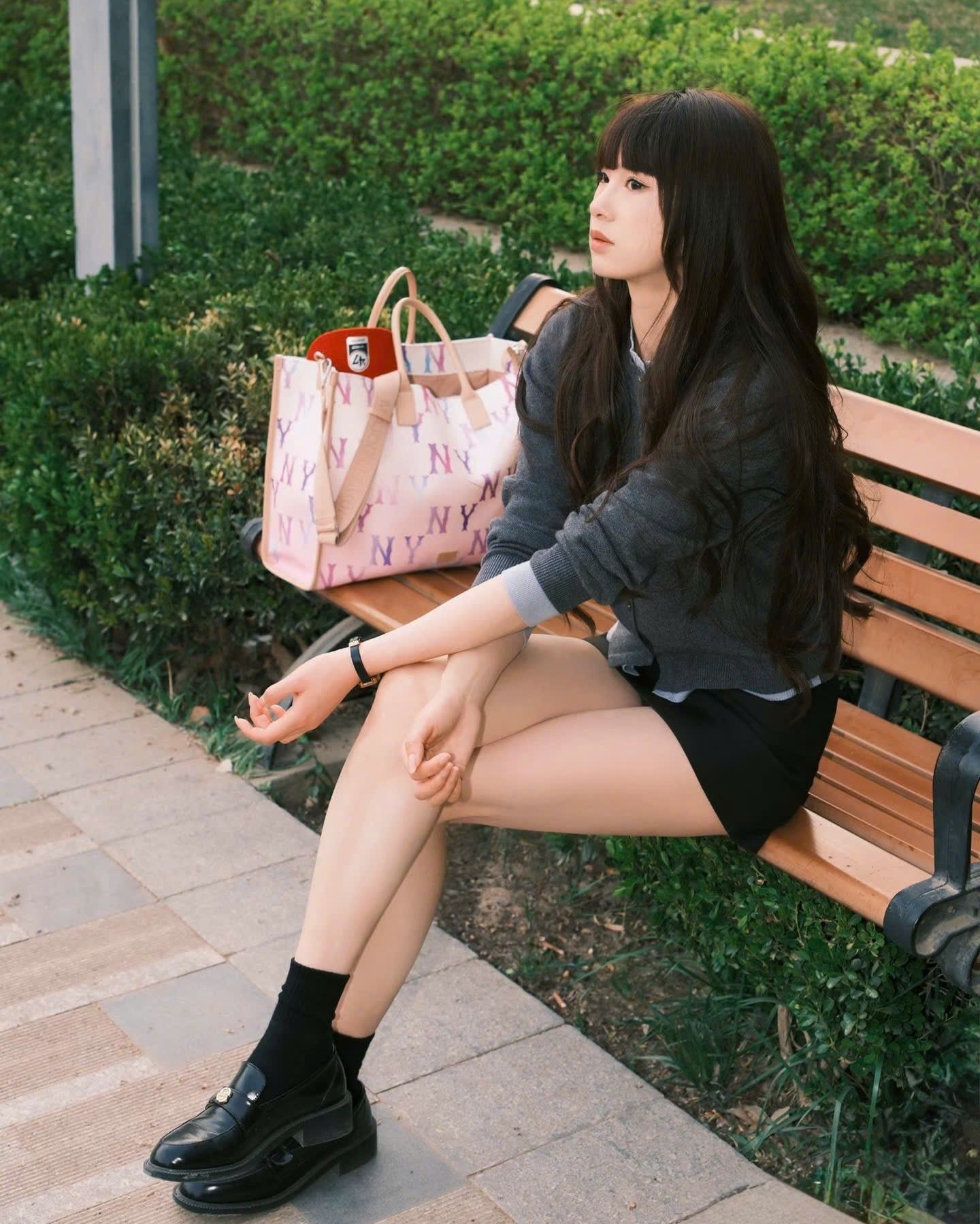  Túi MLB Korea - Gardient Mono Coated Canvas Large Tote NY Yankees - 3AORL0233-50VOS 