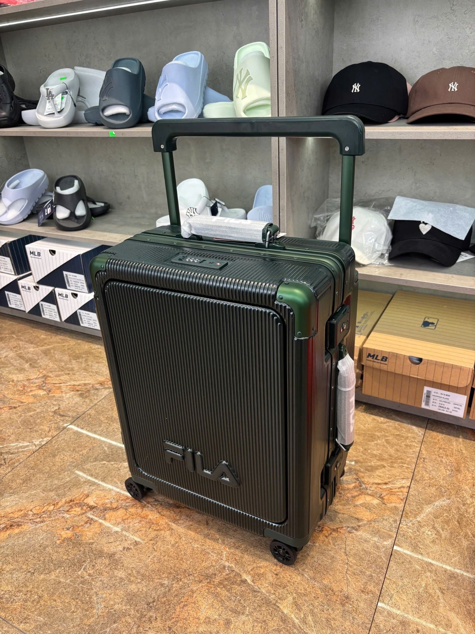  Vali Fila Size 22 (Xách Tay) 