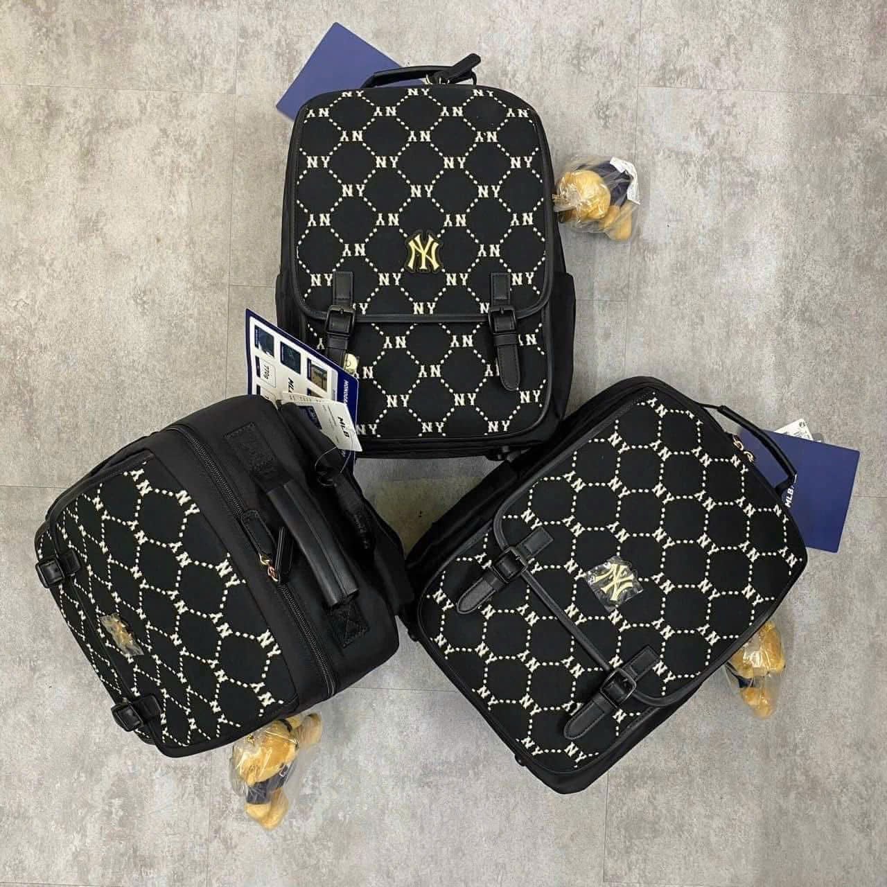  Balo MLB Korea - Diamond Monogram Jacquard Cute Bear New York Yankees Black - 7ABKMD24N-50BKS 