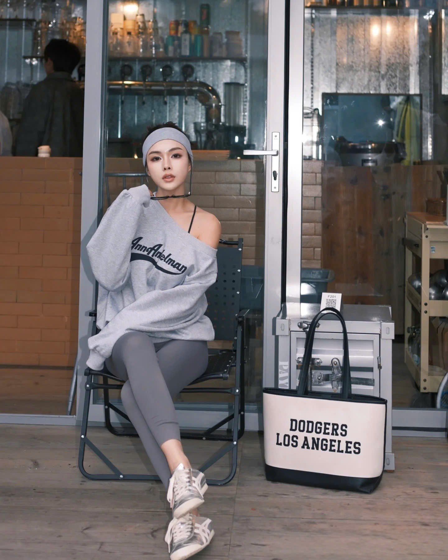  Túi Xách MLB Korea - Varsity Los Angeles Dodgers Shopper Bag 3AORL104N-07CRM 