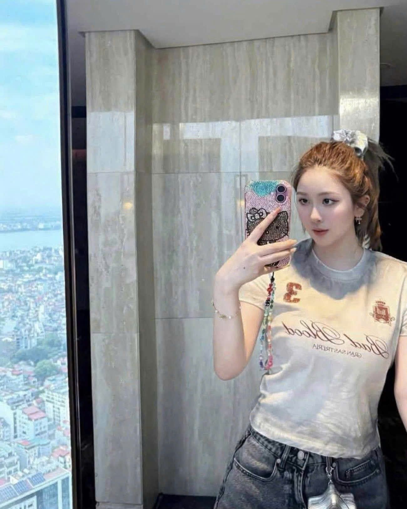  Áo Thun [Unisex] Badblood - [w-tee25-047] Royal Classic T-Shirt White 