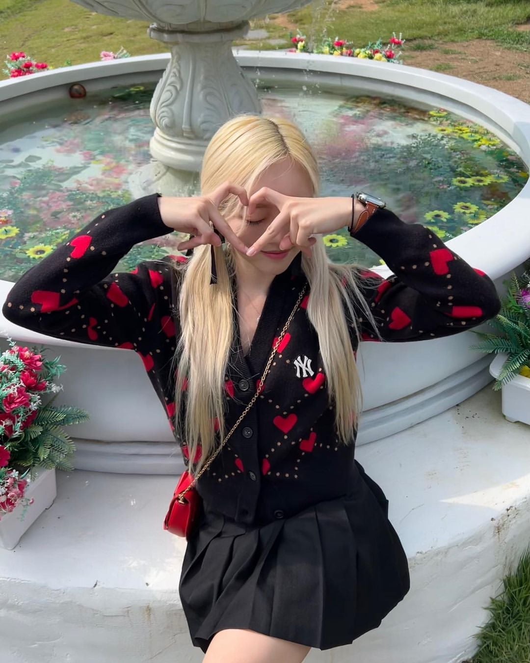  Áo Cardigan Crop MLB [Nữ] - Heart All-Over NY Black - 3FKCH0234-50BKS 