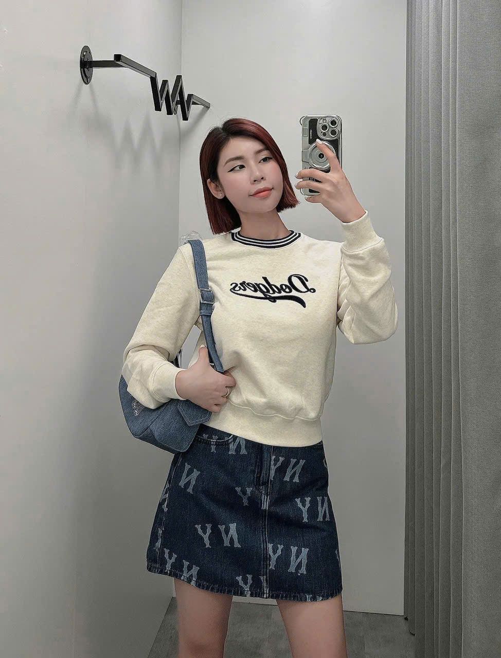  Áo Sweater [Nữ] MLB Korea - Varsity Cursive NY Yankees - 3FMTV0344-07OTS 