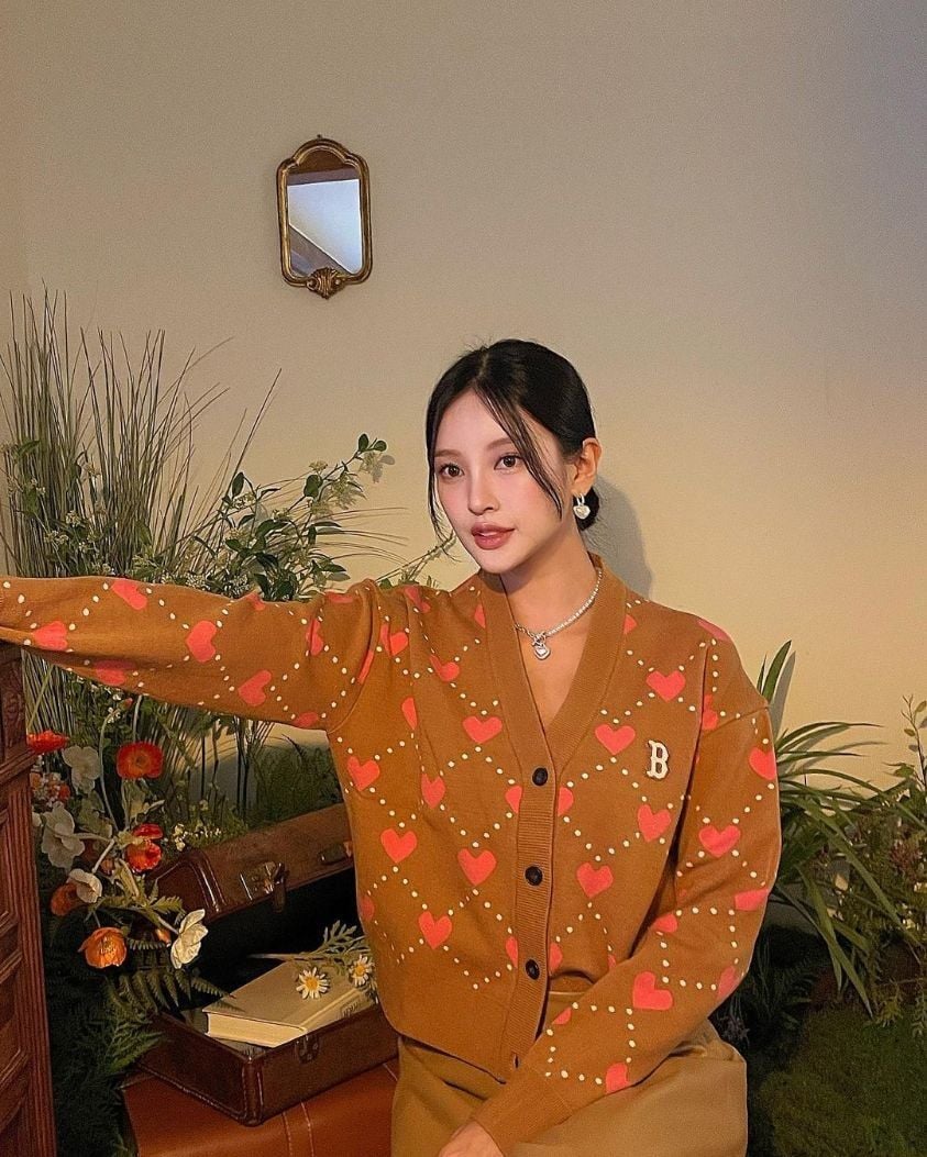  Áo Cardigan Crop MLB [Nữ] - Heart All-Over NY Camel - 3FKCH0234-43CAS 