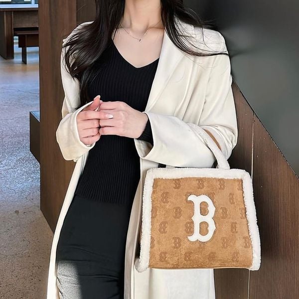  Túi MLB Korea - Classic Monogram Shearling Small Tote Bag - 3AORS1036-43CAS 