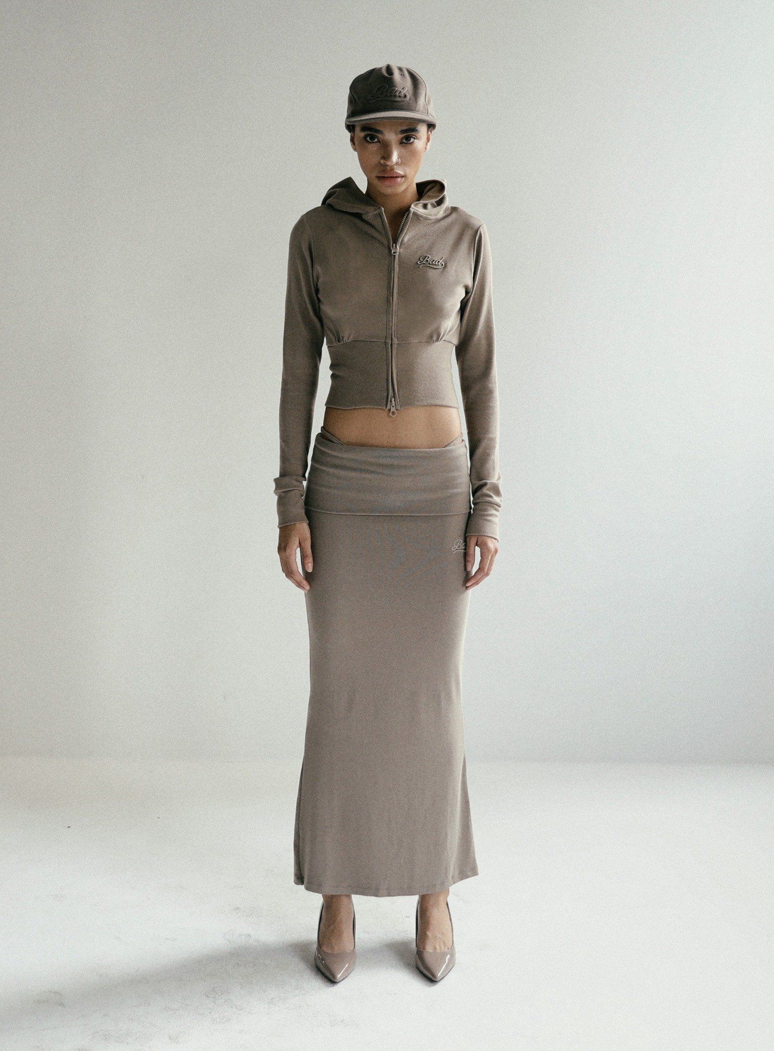  Áo Khoác [Unisex] Badblood - [w-hde24-036] Beyond Soft Hooded Zip-Up Slim Fit - Tobacco 