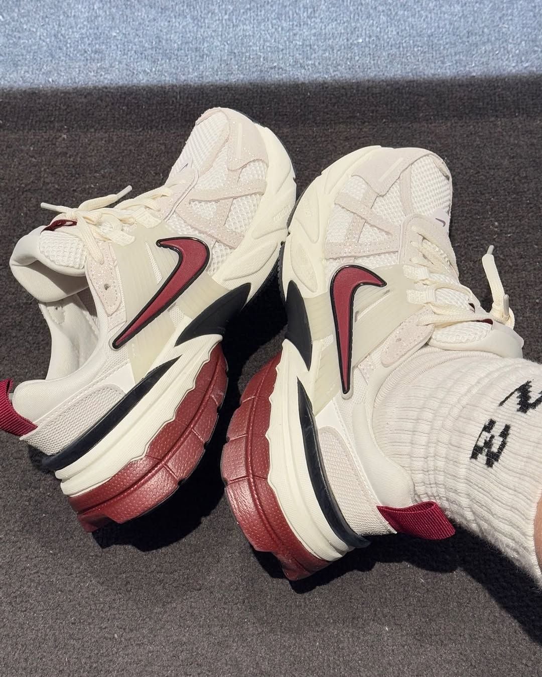  Giày Nike - V2K Run SE White Team Red HQ3500-100 