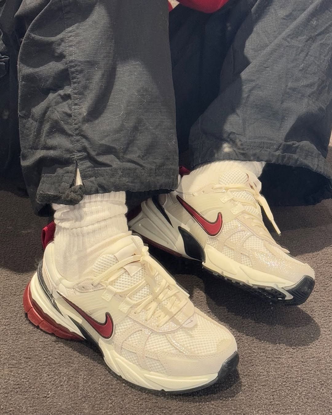  Giày Nike - V2K Run SE White Team Red HQ3500-100 