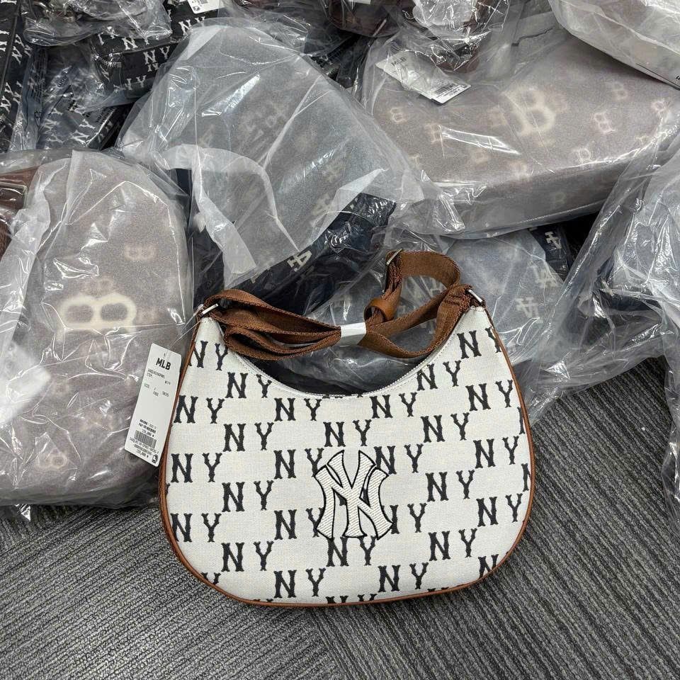  Túi Xách MLB Korea - Classic Monogram Jacquard Large Hobo Bag New York Yankees Cream - 3ABQL023N-50CRS 