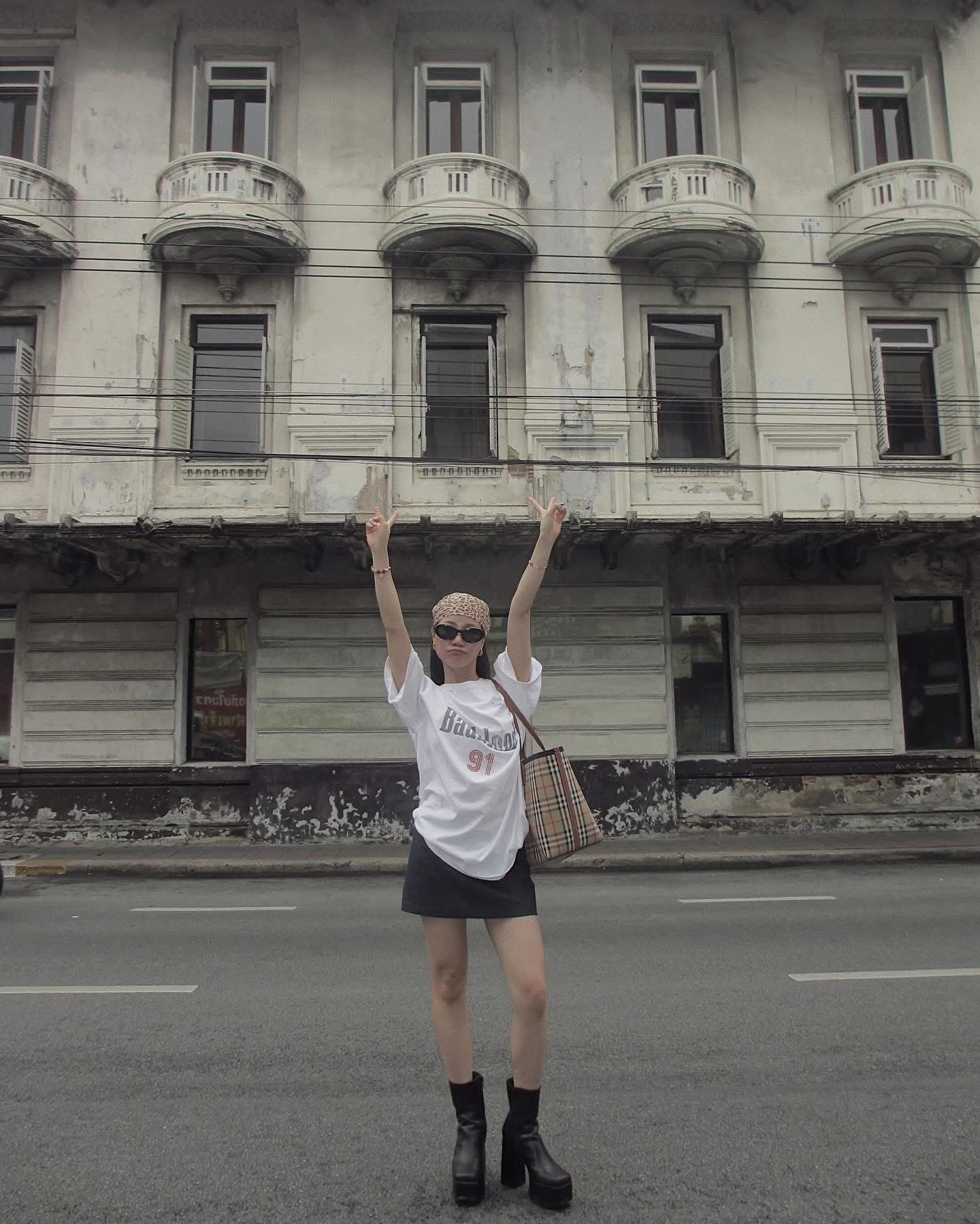  Áo Thun [Unisex] Badblood - Sun Faded 2 1/2 T-shirt Black - w-tee24-111 