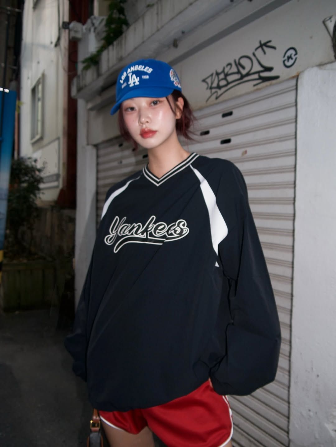  Áo Sweater MLB Korea - Varsity Sportive Curlsive Woven Yankees - 3AMTV1254-50BKS 