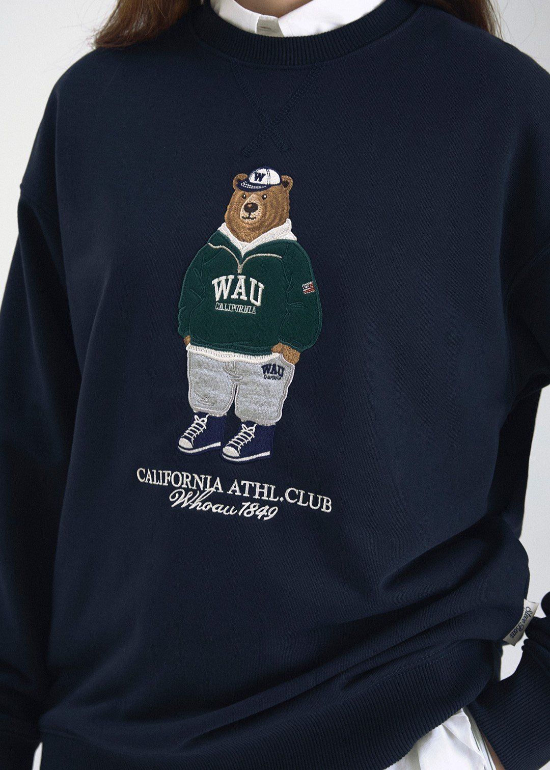  Áo Sweater WHOAU [Unisex] - Steve Patch Sweatshirt - WHMWF3922U 