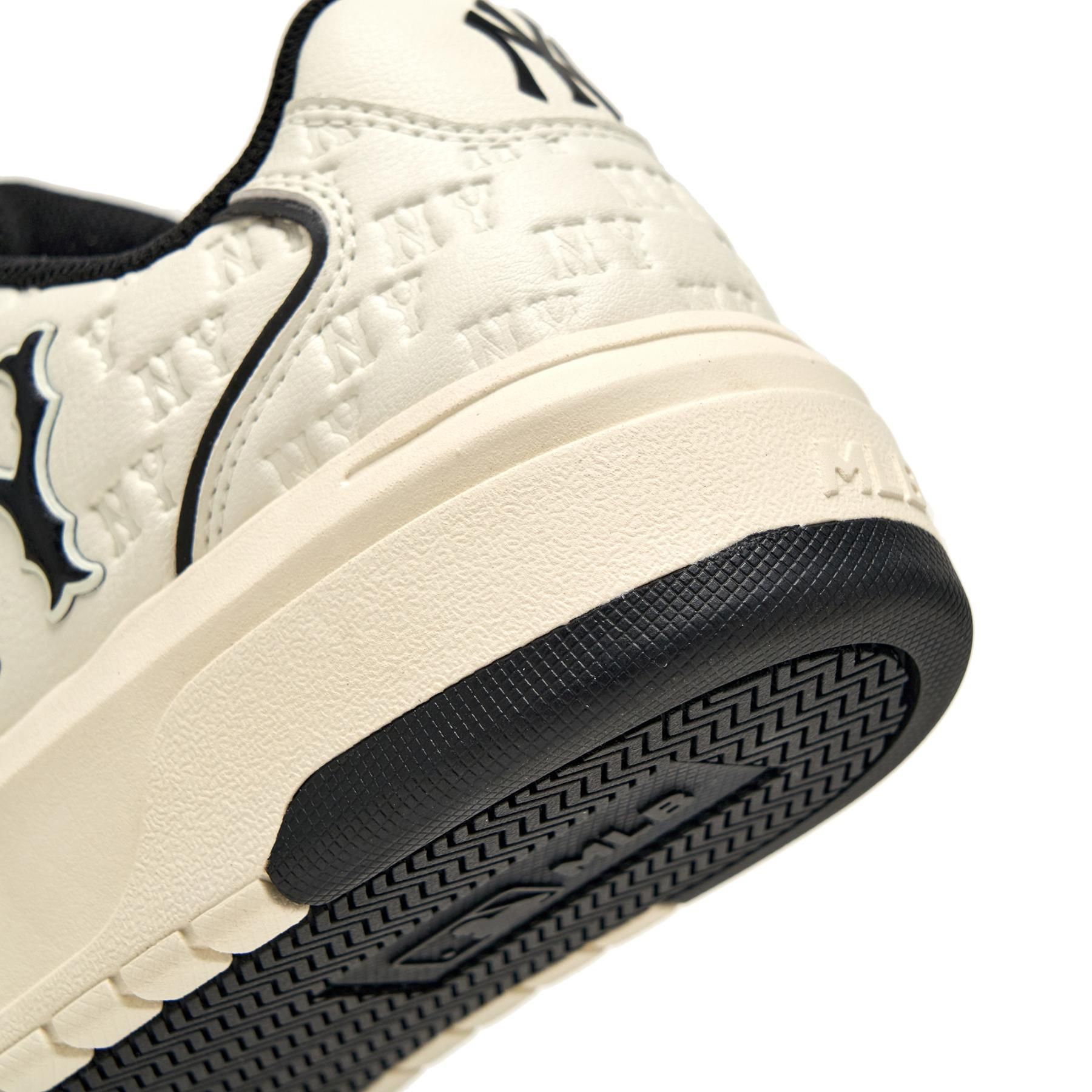 Giày MLB Liner Embo Coopers 3ASXE035N-50CRL – ADLV, NEWERA, MLB Giày MLB Liner Embo Coopers 3ASXE035N-50CRL – ADLV, NEWERA, MLB