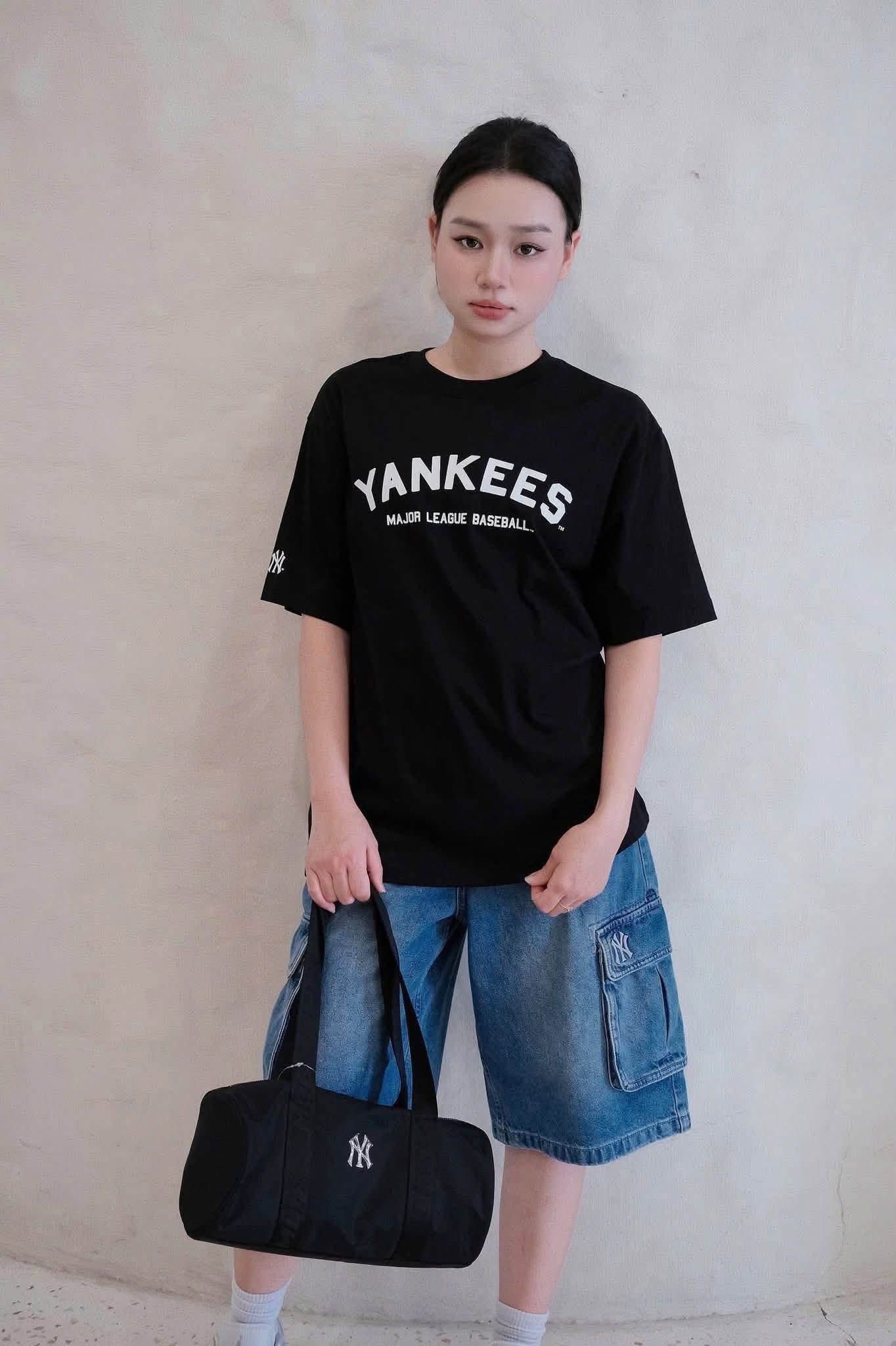 Áo thun MLB [Unisex] Varsity Big Logo Overfit NY Yankees - 3ATSV0253-50BKS 