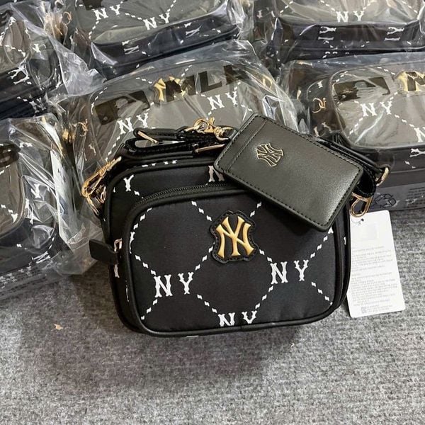 Túi MLB Diamond Monogram Camera Bag New York Yankees Black - 7ACRMD45N-50BKS