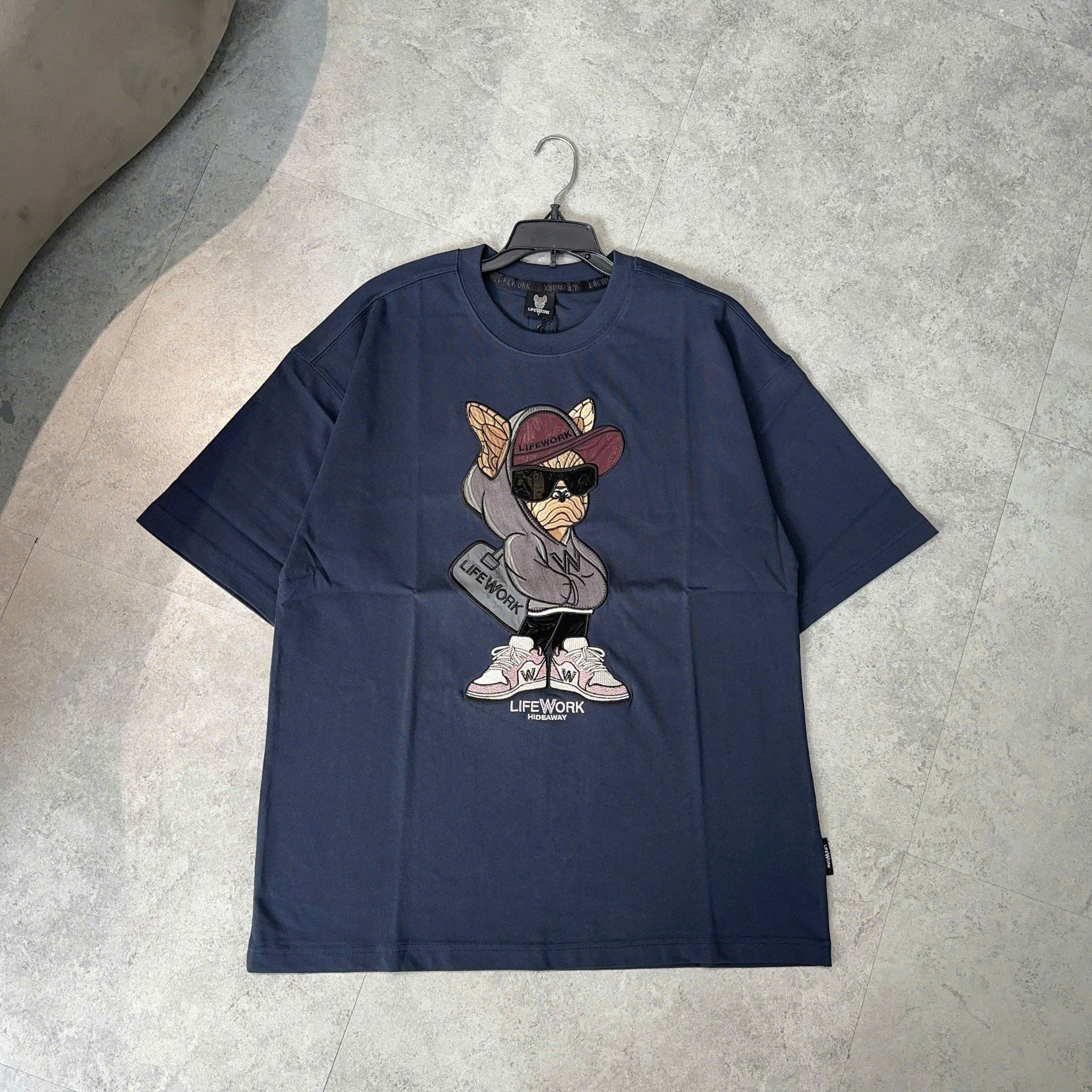  Áo thun Life Work [Unisex] - Duffle Bag Hipdog Applique Short Sleeve T-Shirt - LW252TS428 