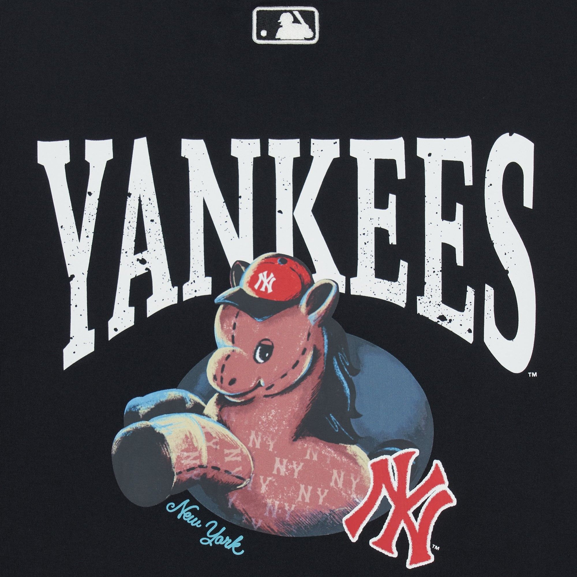  Áo thun [Unisex] MLB - New Year's Horse Graphic Short Sleeve T-Shirt NY - 3ATSQ0161-50BKS 