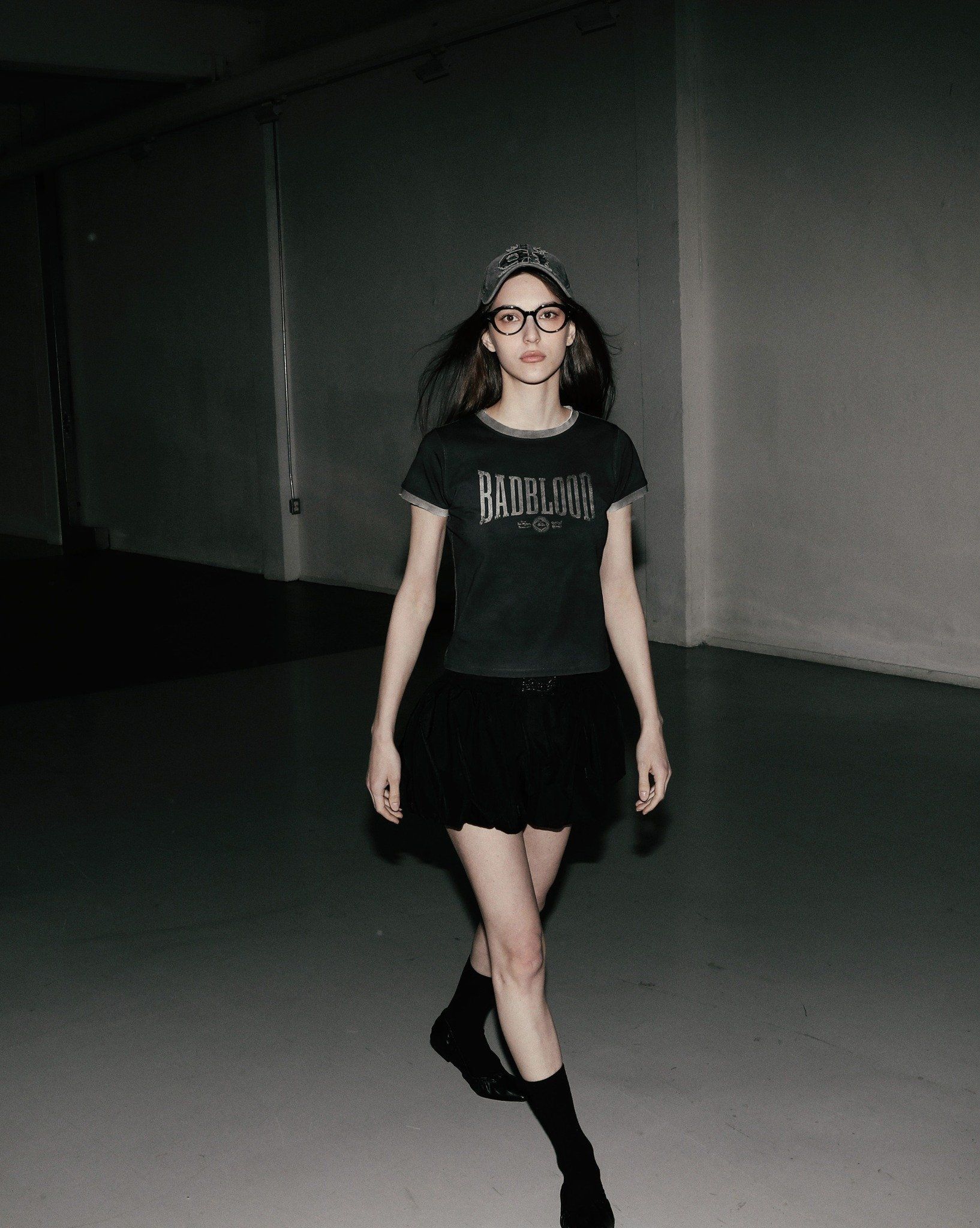  Áo Thun [Unisex] Badblood - [w-tee25-054] Curved Logo Dusty Ringer T-Shirt Black 