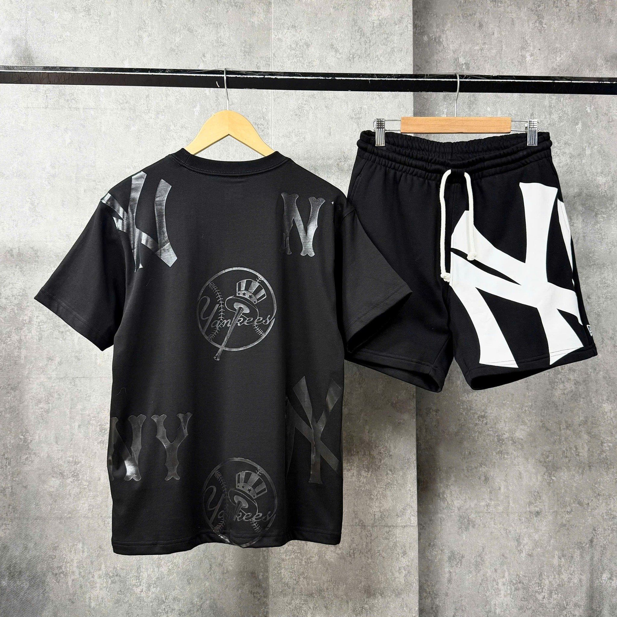  Áo Thun New Era - [Unisex] NY Yankees Flash Logo Black T-Shirt - 13334576 