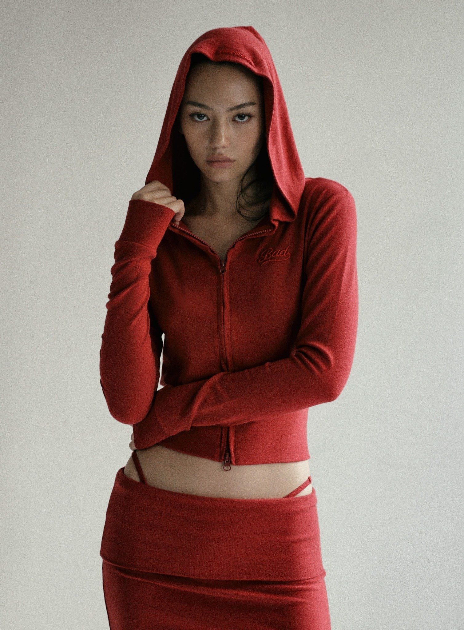  Áo Khoác [Unisex] Badblood - [w-hde24-035] Beyond Soft Hooded Zip-Up Slim Fit Carmine 
