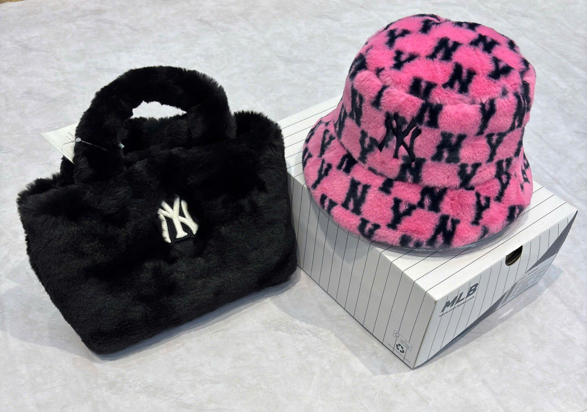  Nón Bucket MLB - Monogram Fur Hat New York Yankees - 3AHTM0316-50PKD 