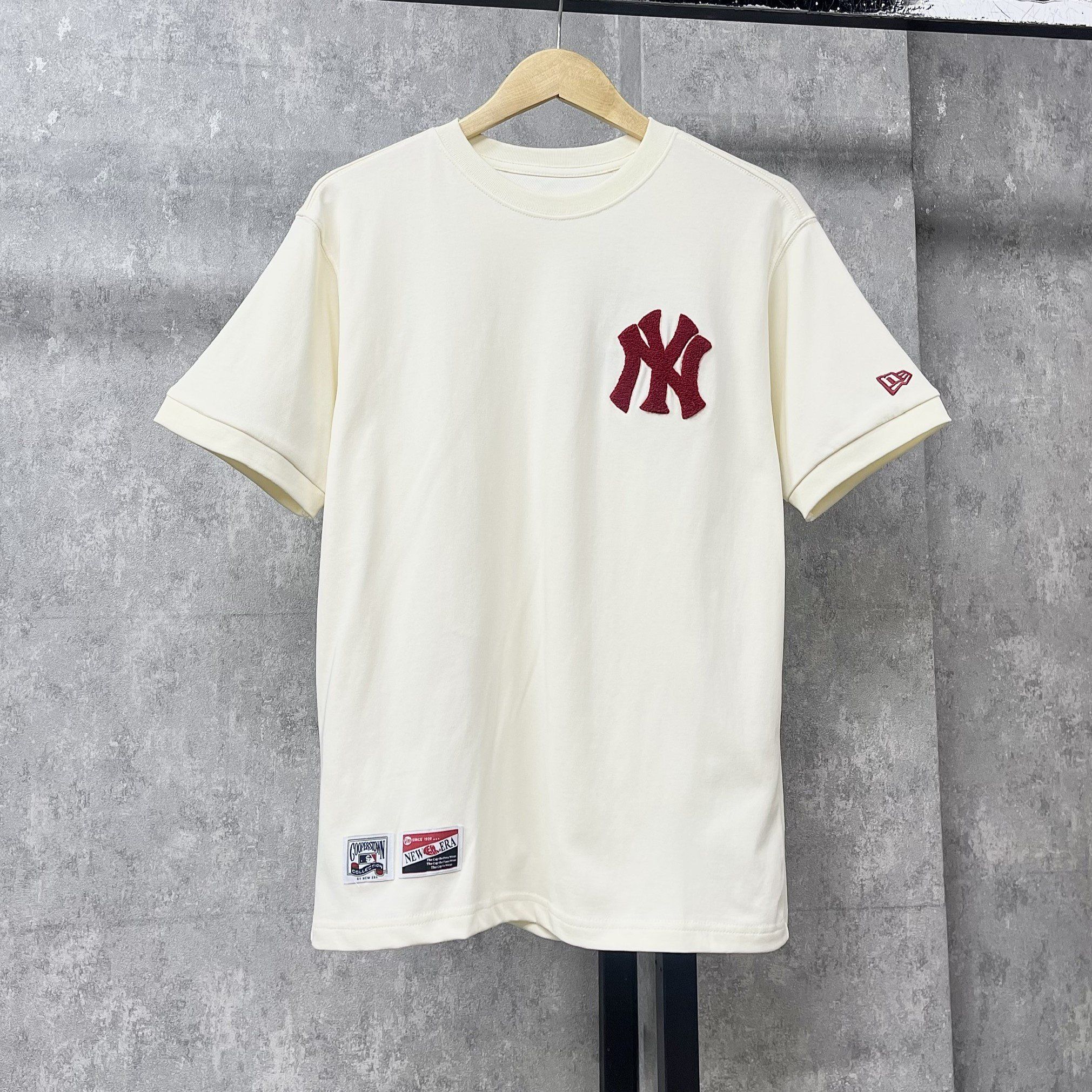  Áo Thun New Era - [Unisex] NY Yankees Wine Logo Cream T-shirt 