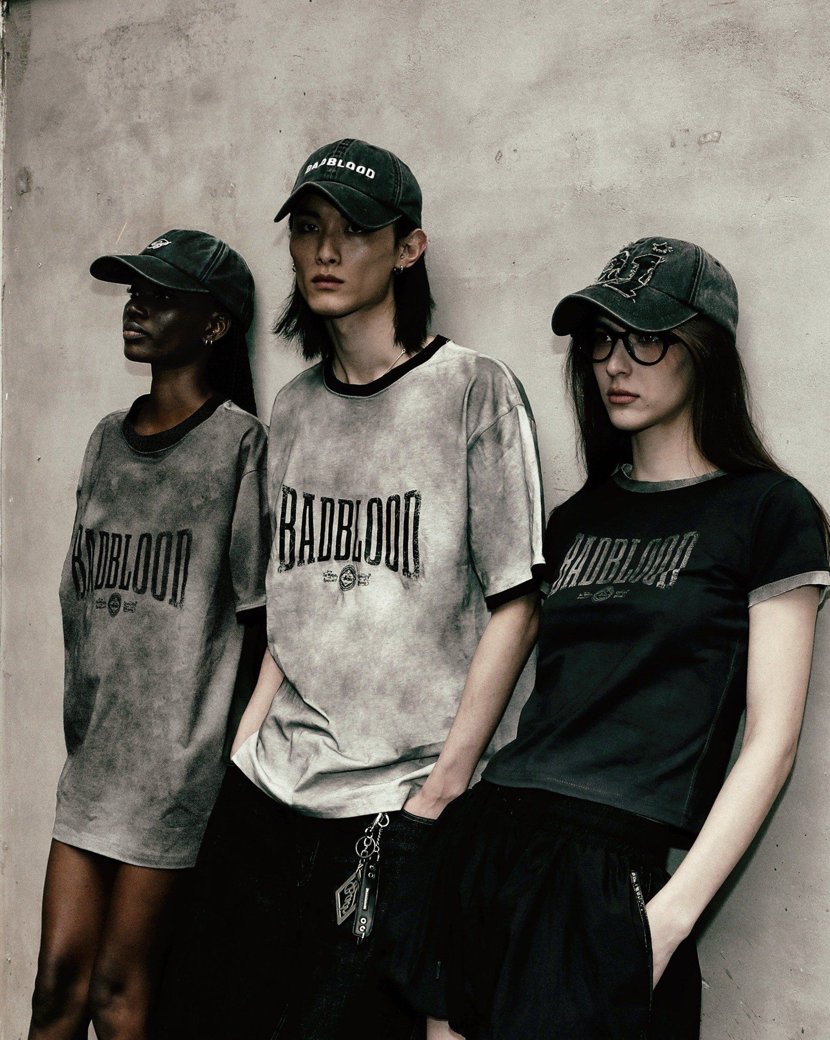  Áo Thun [Unisex] Badblood - [w-tee25-054] Curved Logo Dusty Ringer T-Shirt Black 