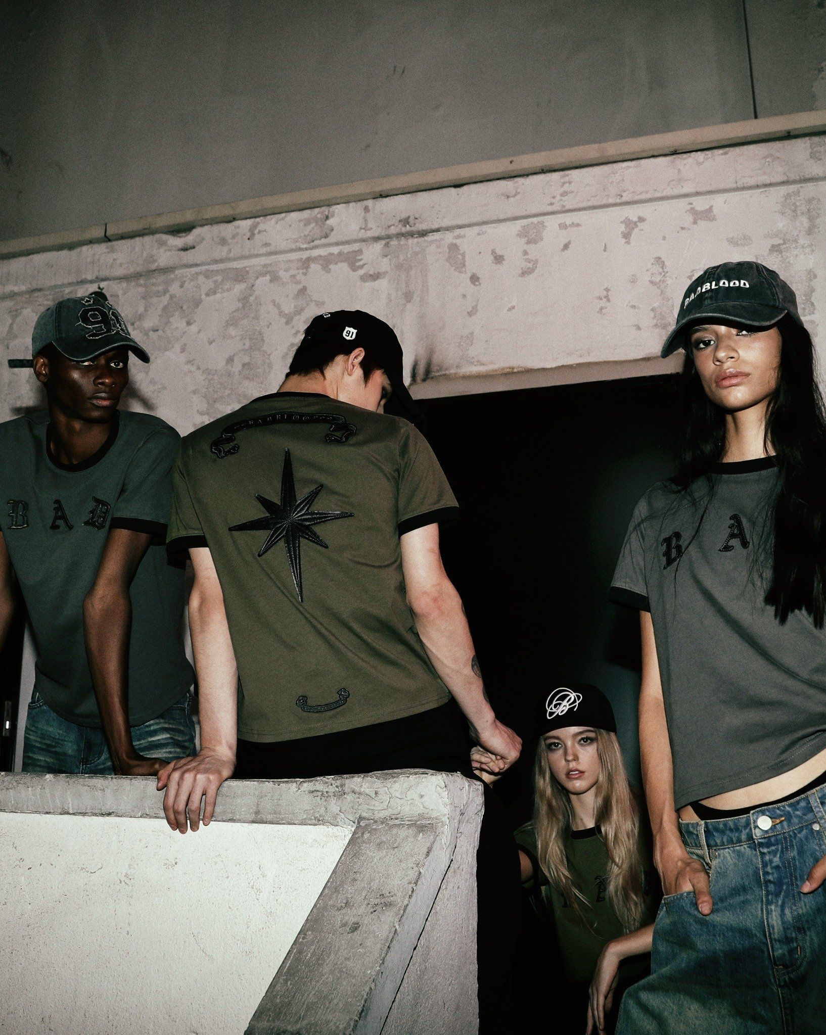  Áo Thun [Unisex] Badblood - [w-tee25-089] Cosmo Bad Patch Ringer T-Shirt Khaki 