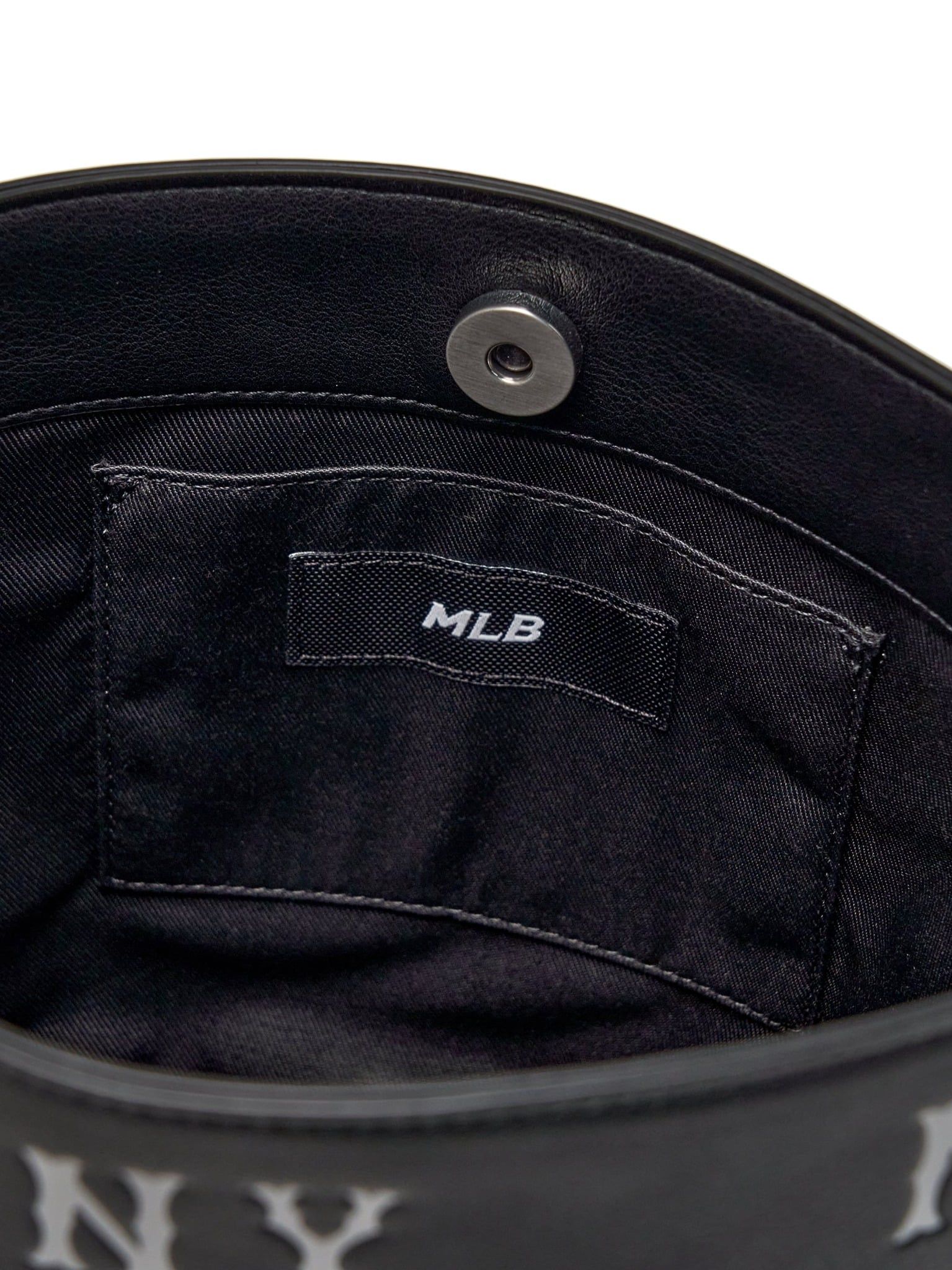  Túi Xách MLB - Classic Monogram Embossed Bucket Bag New York Yankees - 3ABMME16N-50BKS 