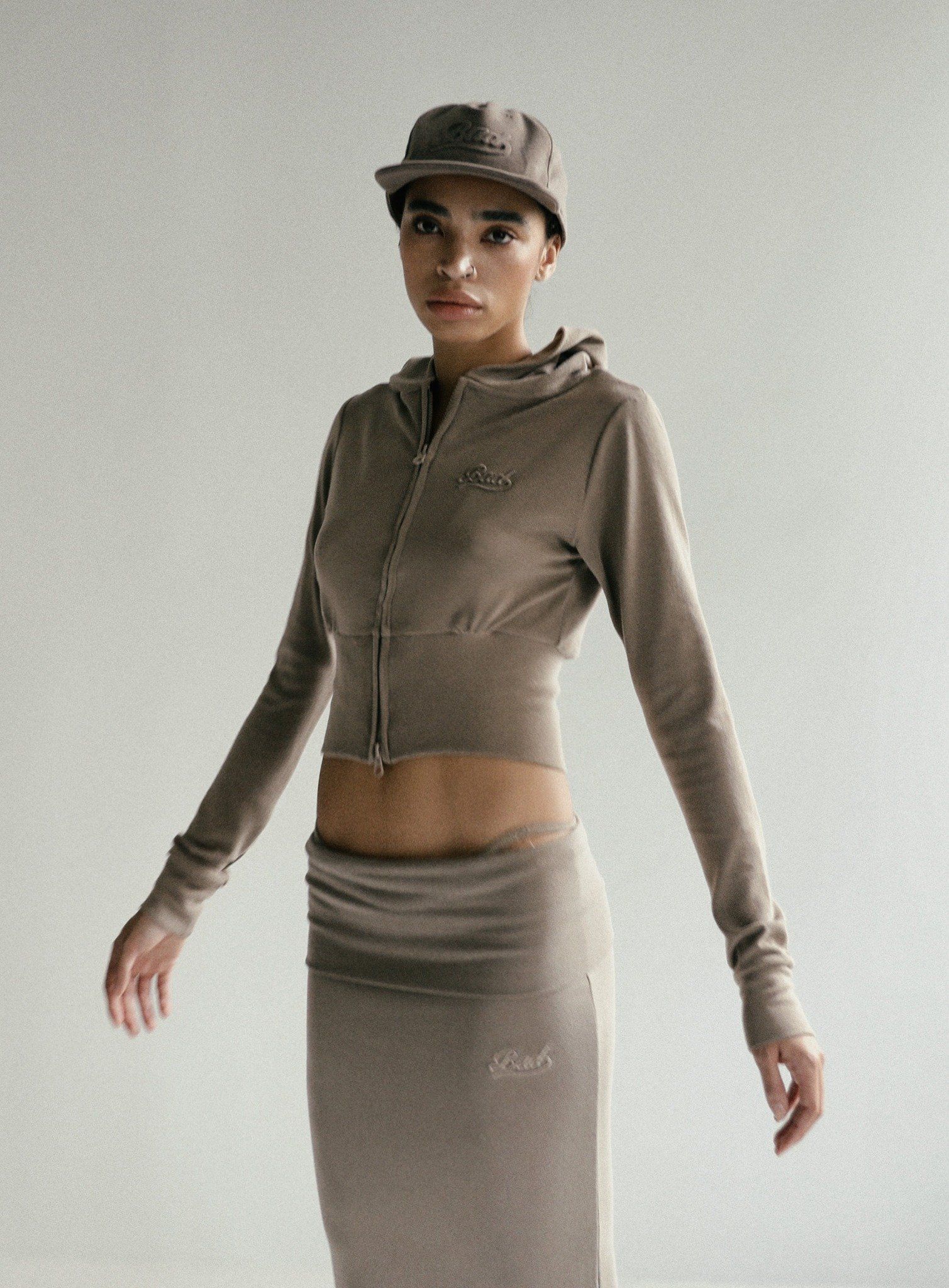  Áo Khoác [Unisex] Badblood - [w-hde24-036] Beyond Soft Hooded Zip-Up Slim Fit - Tobacco 