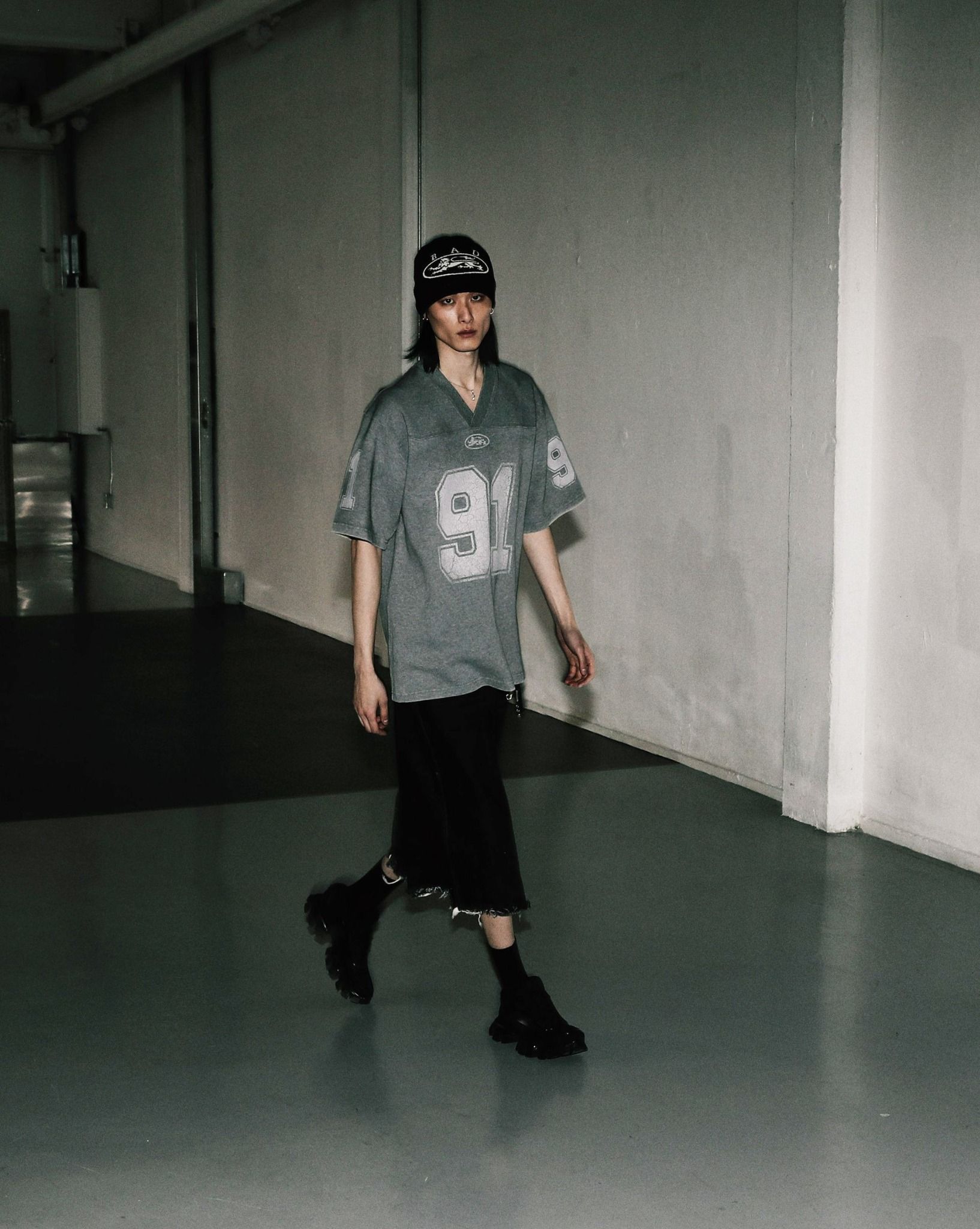  Áo Thun [Unisex] Badblood - 91 Crack Print V-Neck T-Shirt Gray w-tee25-050 