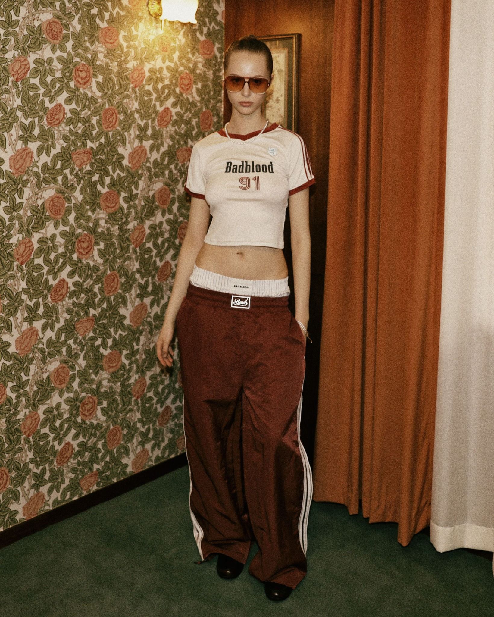  Áo Thun [Unisex] Badblood - [w-tee24-053] Vintage Club V-Neck Jersey T-Shirt Cream 