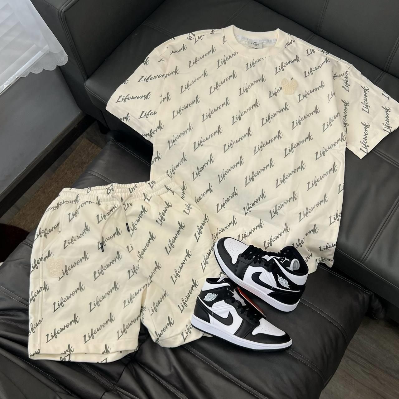  Áo thun Life Work [Unisex] - Signature Lettering T-Shirt - LW242TS070 