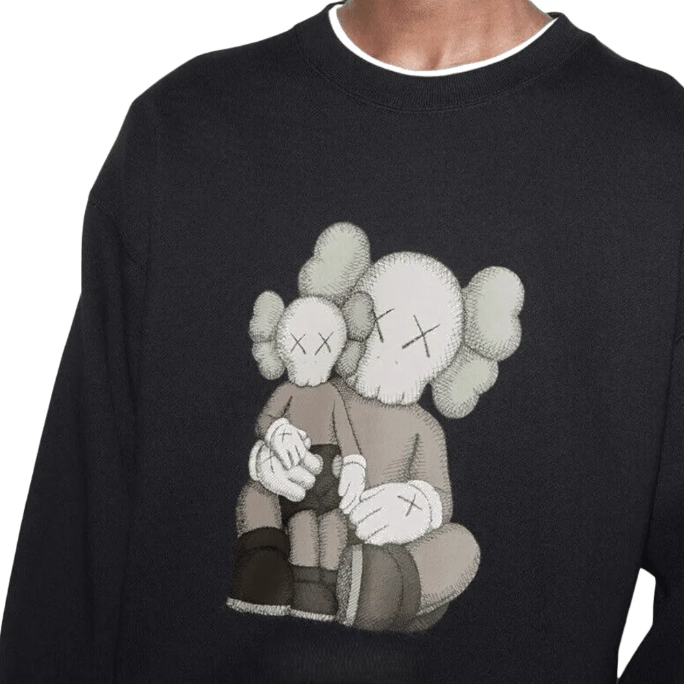  Áo Thun Kaws x Uniqlo - UT Graphic Black Sweatshirt 